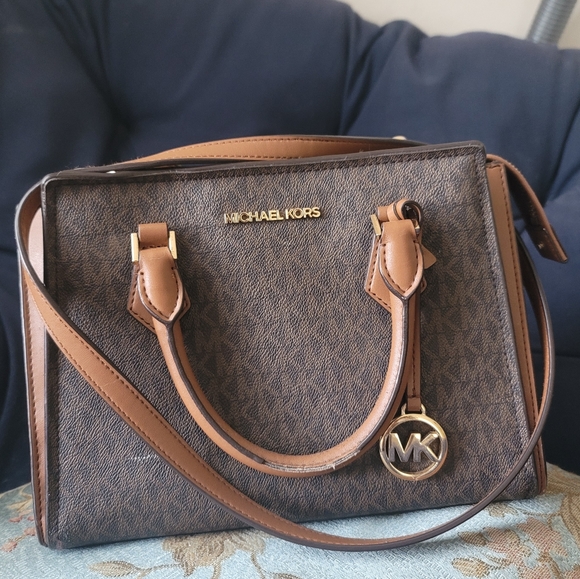 Michael Kors Handbags - Micheal Kors crossbody